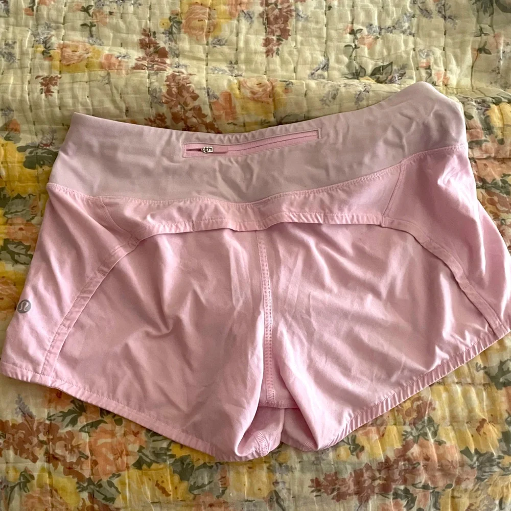 Lululemon Short 4” Speed Up - Picture 2 of 3
